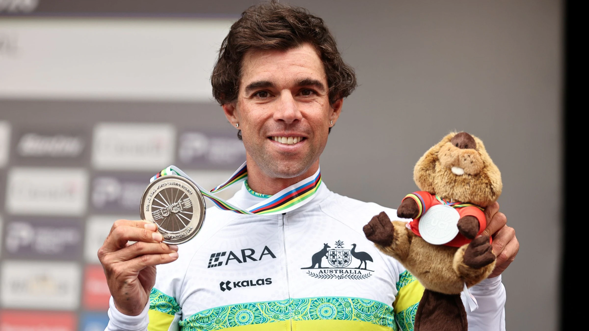 Michael Matthews wins the silver medal for the ARA Australian Cycling Team at the 2026 UCI Road World Championships in Montreal, Canada