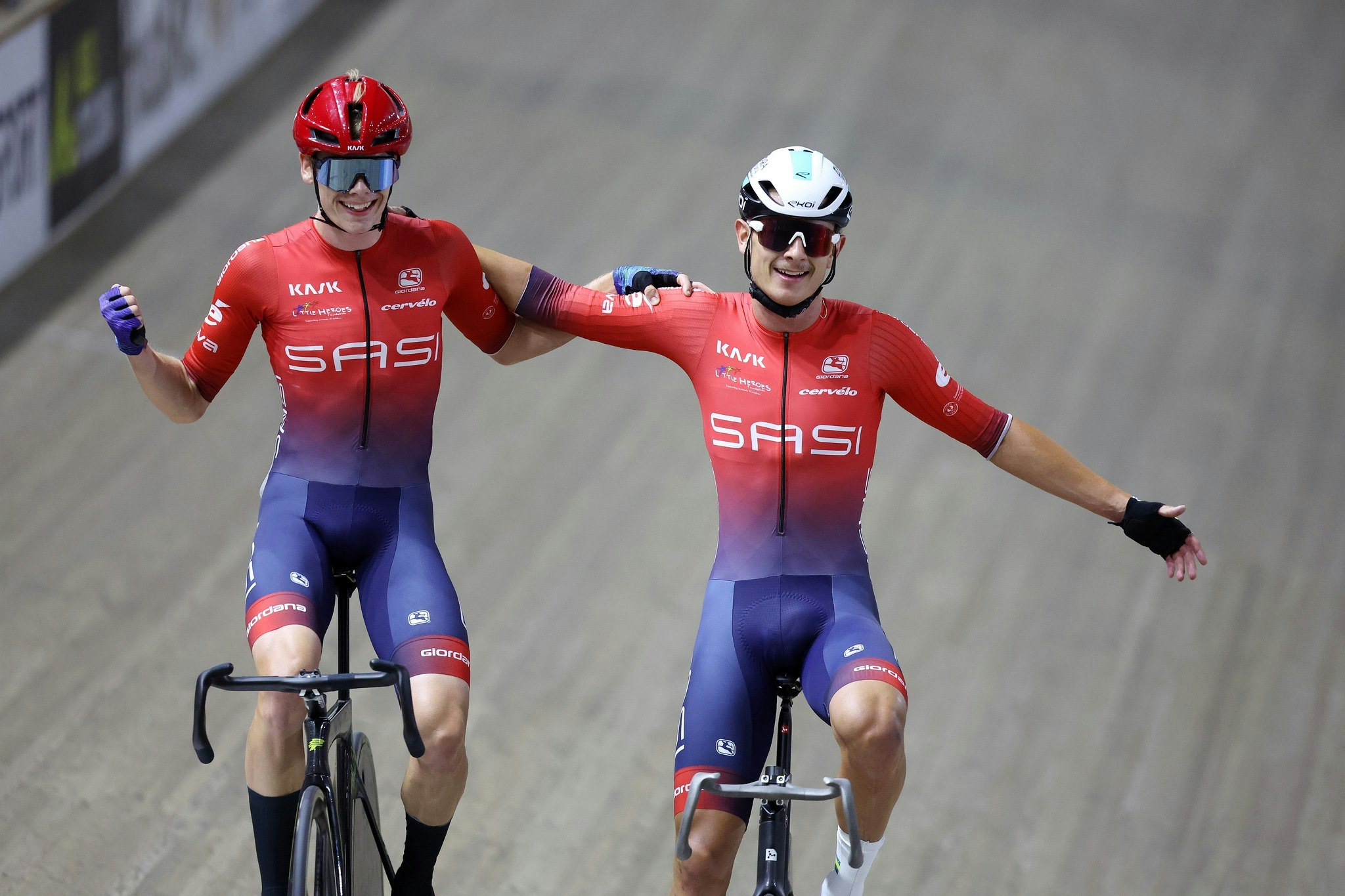 Zac Marriage and Oliver Bleddyn celebrate winning the 2024 elite men's Madison National Championship. Picture: Con Chronis