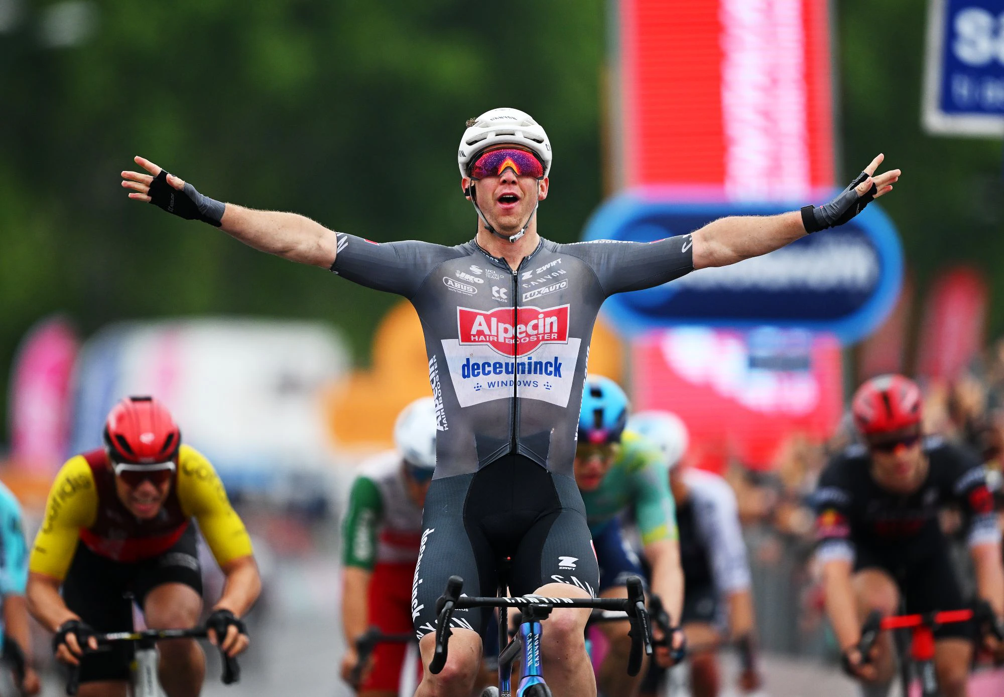 Kaden Groves celebrates after winning Stage 6 of the 2025 Giro d'Italia in Napoli. Picture: Getty