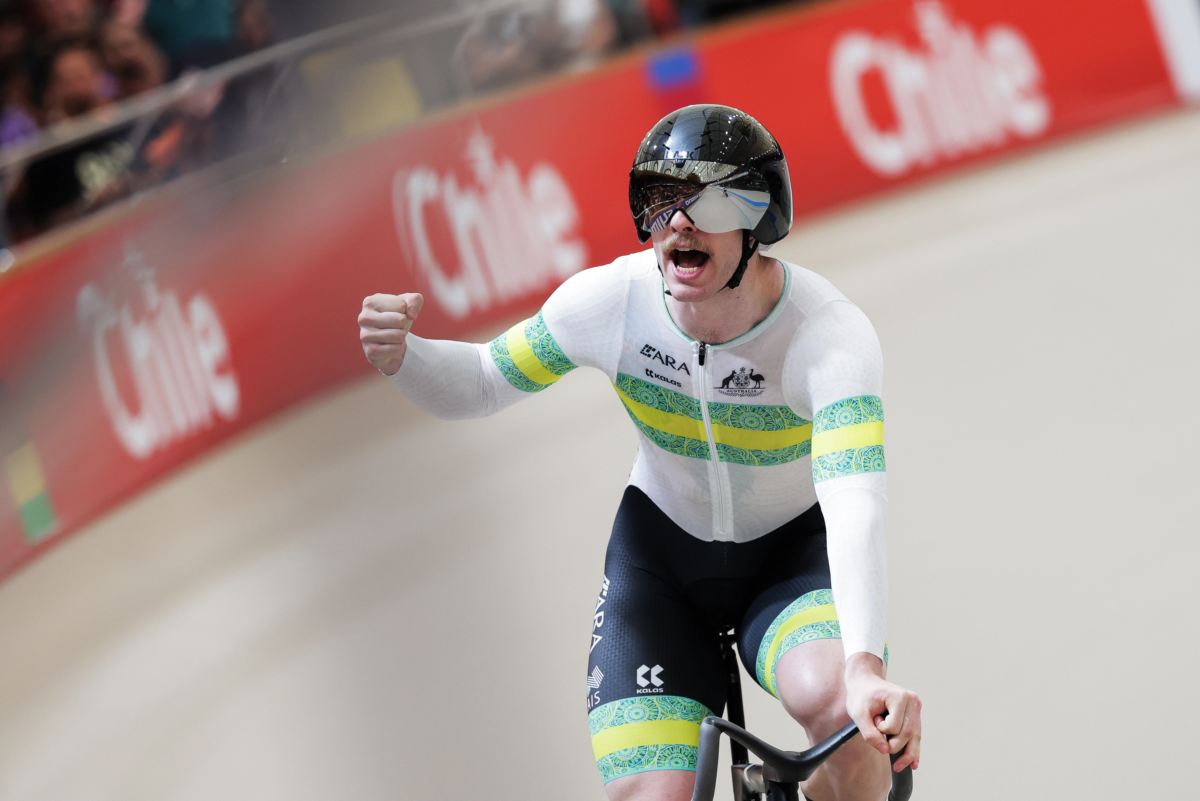 Leigh Hoffman celebrates to the crowd at the 2025 UCI Track World Championships in Santiago, Chile. Picture: Alex Whitehead/SWpix.com