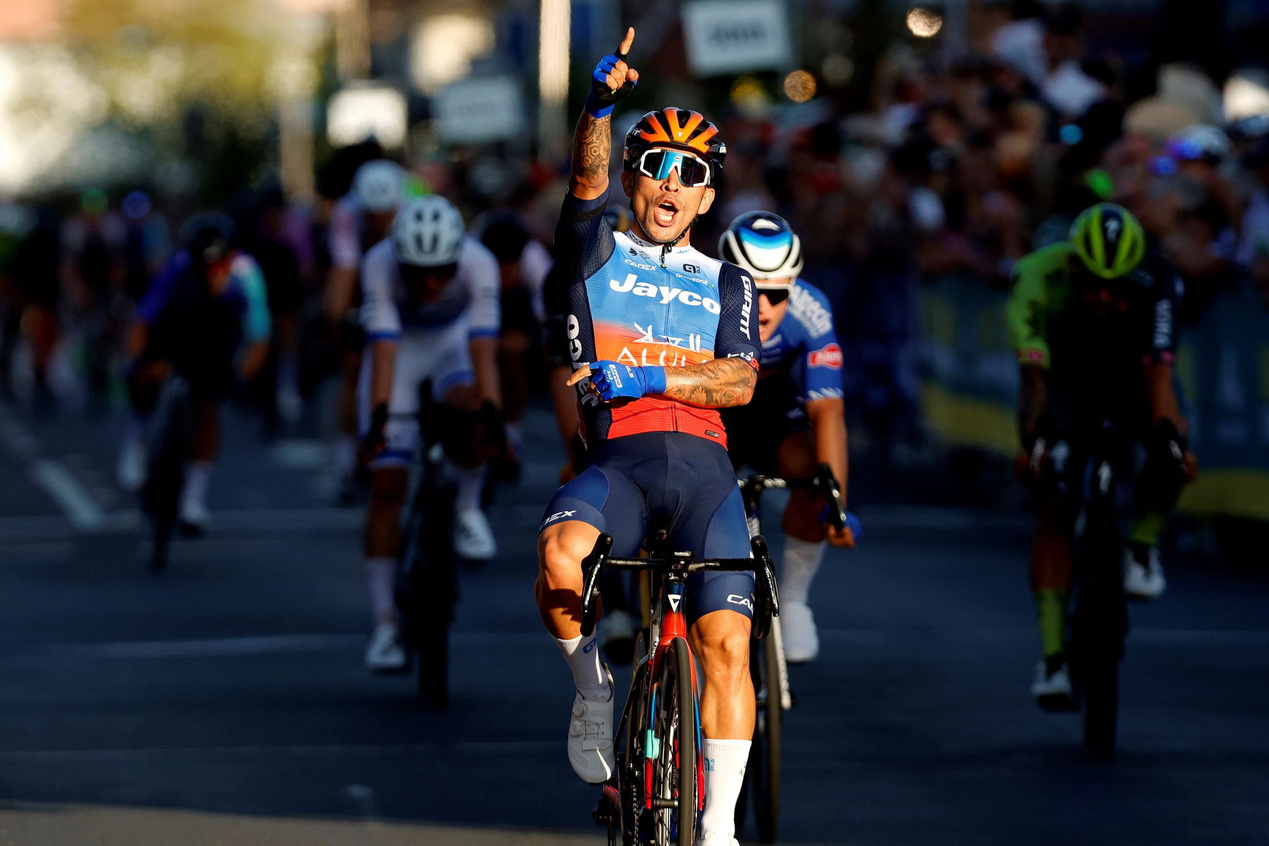 Caleb Ewan salutes in victory in the elite men criterium national championship in 2024 in Ballarat