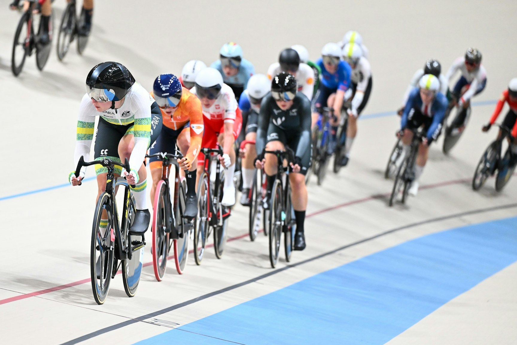 Picture by Simon Wilkinson/SWpix.com - 22/10/2025 - Cycling - 2025 Tissot UCI Track World Championships - Velódromo Peñalolén, Santiago, Chile - Women’s Scratch Race - Claudia Marcks (Australia)