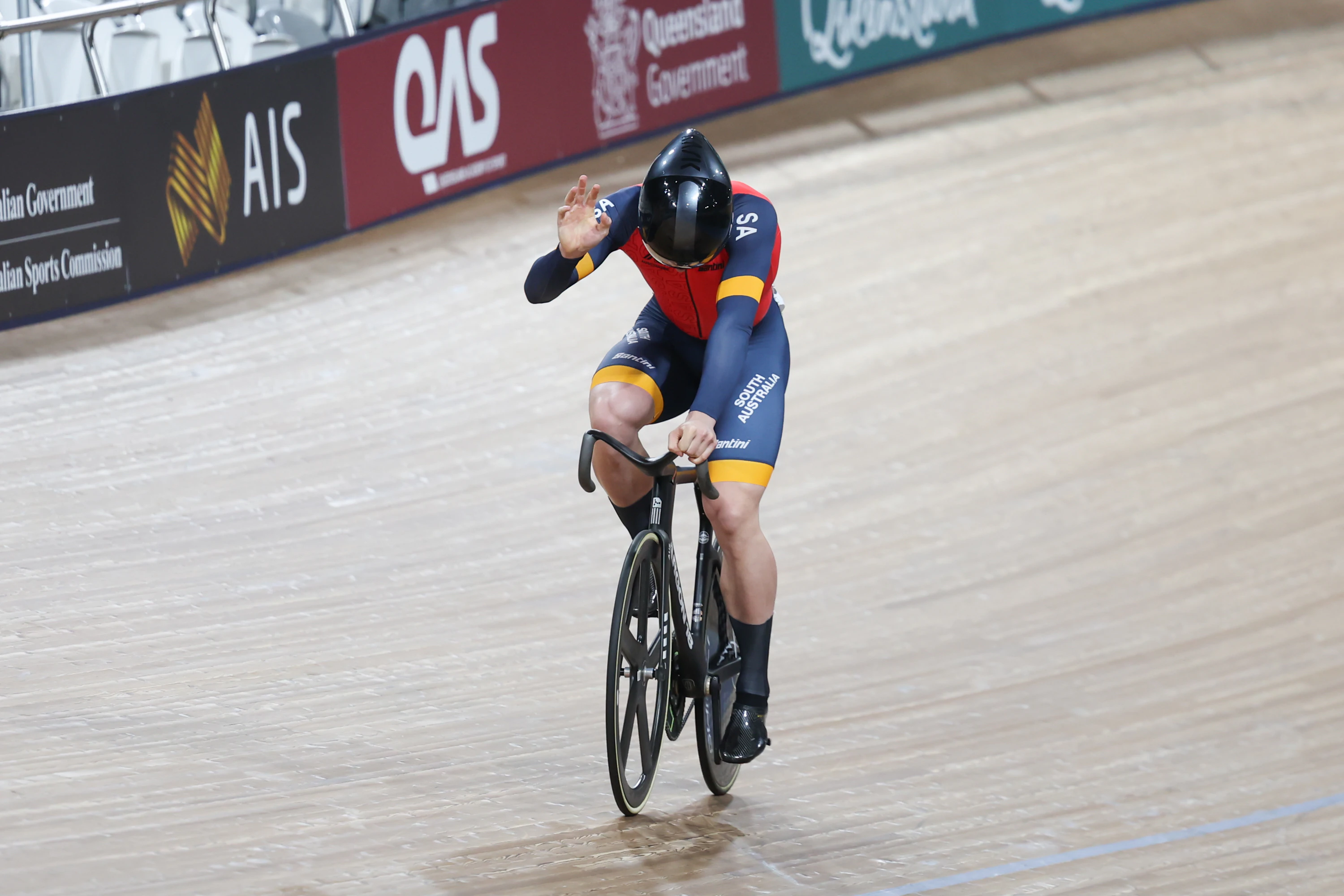 Leigh Hoffman celebrates winning the elite men's sprint at the 2025 AusCycling Track National Championships. Picture: Mackenzie Sweetnam