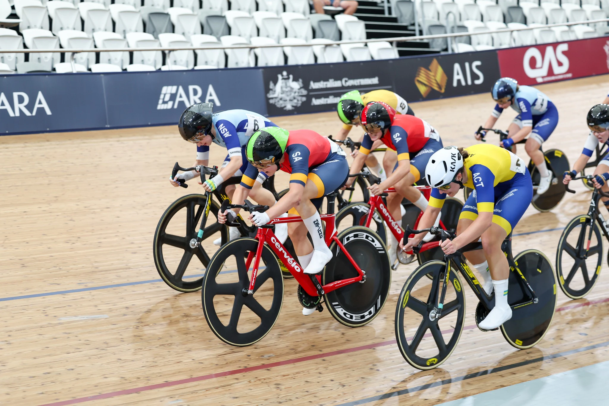 Keira Will winning the elite women's scratch race national title in a sprint finish with Odette Lynch at the 2025 AusCycling Track National Championships. Picture: Mackenzie Sweetnam