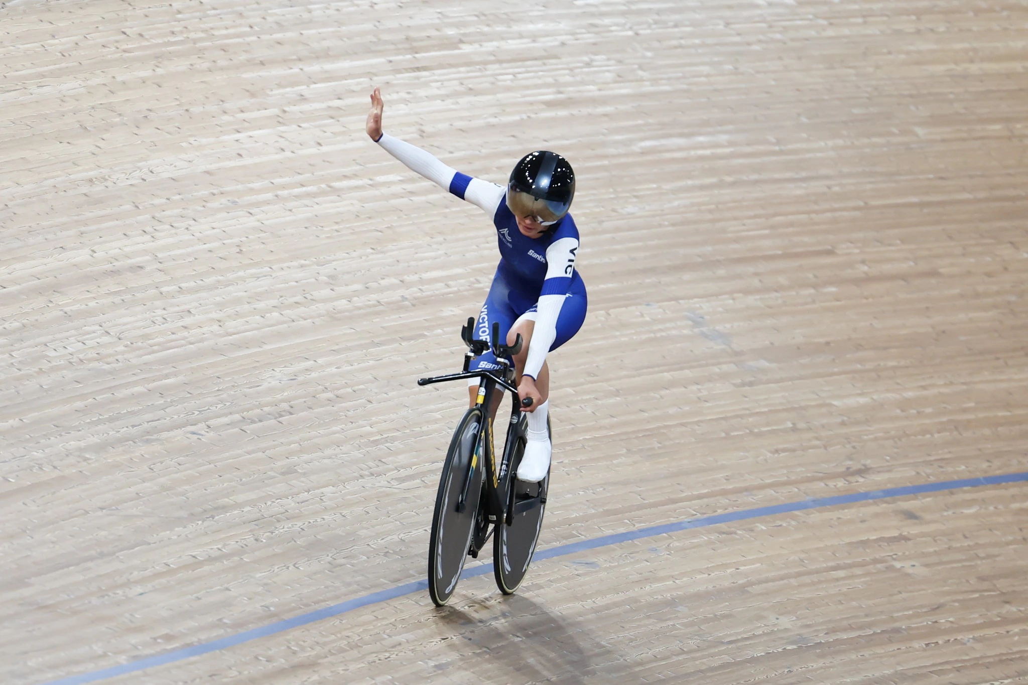 Alyssa Polites celebrates winning the elite women's individual pursuit national title at the 2025 AusCycling Track National Championships in Brisbane. Picture: Mackenzie Sweetnam