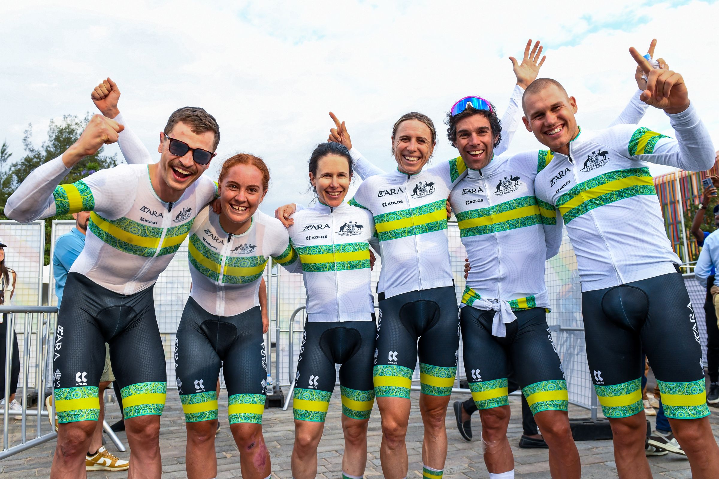 2025 UCI Road World Championships - Kigali Convention Centre, Kigali, Rwanda - Team Time Trial Mixed Relay - Felicity Wilson-Haffenden, Amanda Spratt, Brodie Chapman, Jay Vine, Lucas Plapp, Michael Matthews (Australia) Wins the 2025 UCI Road World Championships Team Time Trial Mixed Relay