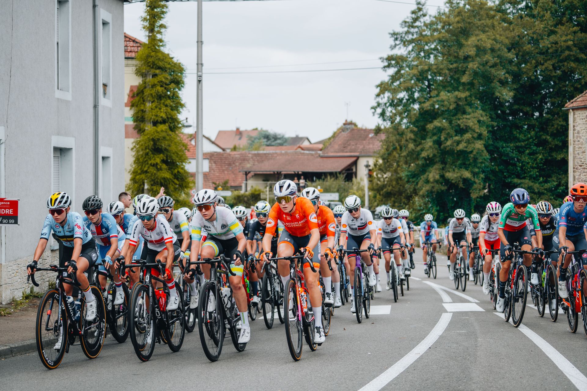 Alli Anderson leads the peloton racing for the ARA Australian Cycling Team during the 2025 Tour de l'Avenir Femmes.