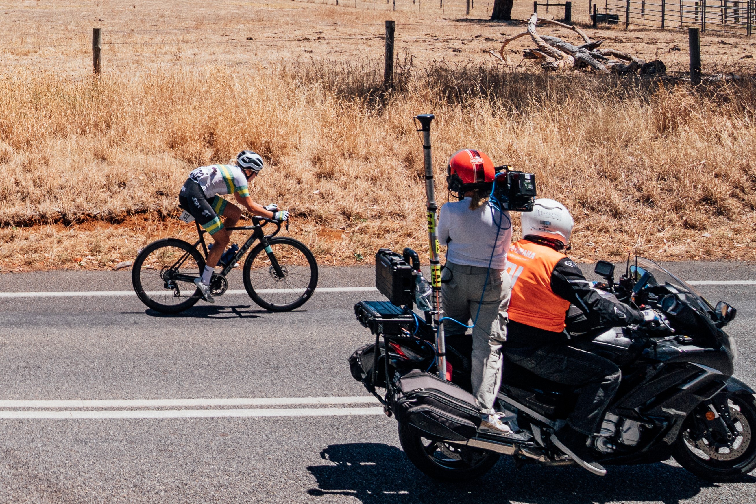 Alli Anderson in the breakaway on Stage 2 of the 2025 Santos Tour Down Under for the ARA Australian Cycling Team