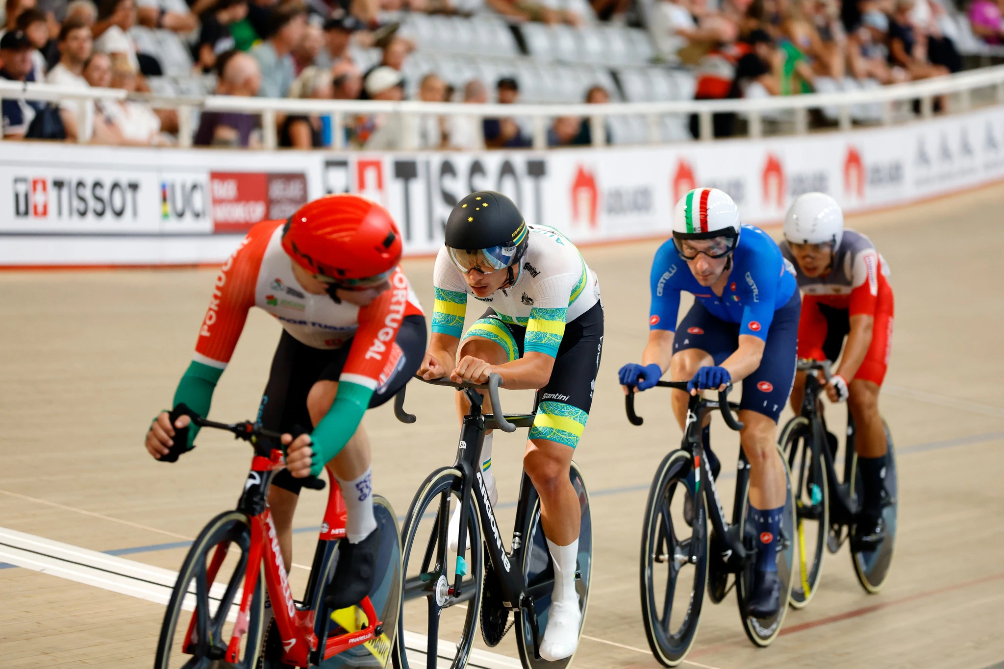 Oliver Bleddyn racing in the omnium at the Adelaide 2024 UCI Track Nations Cup. Picture: Con Chronis
