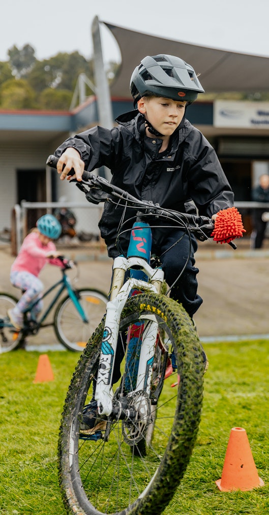 AusBike student navigating mountain bike through course