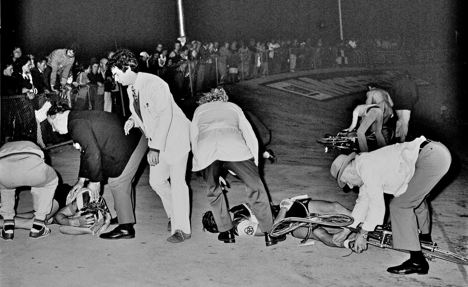 It looked like a battle ground at the finish of the 1975 Austral at Northcote Velodrome after Bruce Heath blew a tyre. On the left is Steele Bishop holding his head and right is Danny Clark. Others fallen in the background are Bruce Heath, Skip Cutting and Owen Hicks.