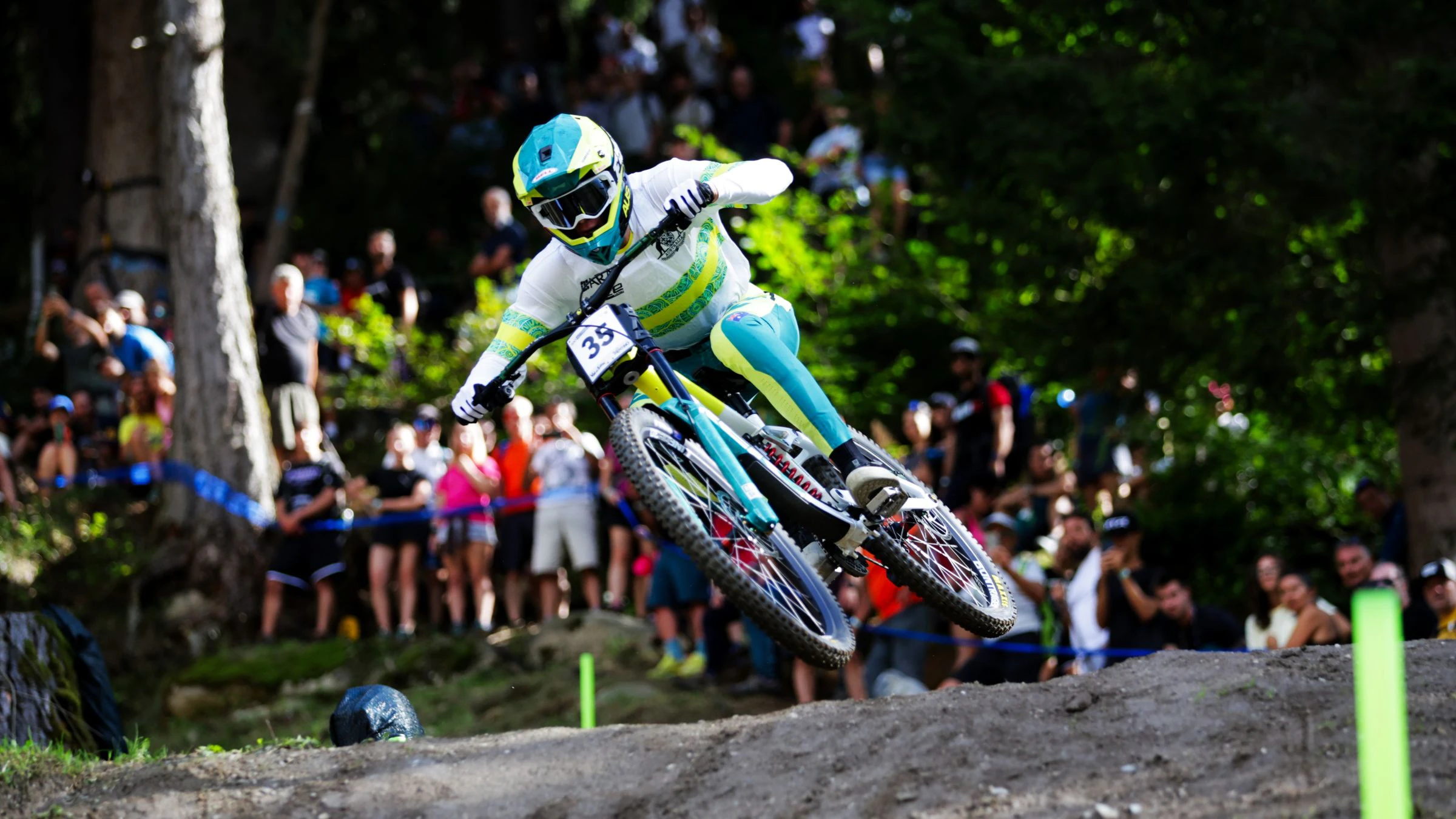 Oliver Davis competes for the ARA Australian Cycling Team in men elite downhill final at the 2026 UCI Mountain Bike World Championships