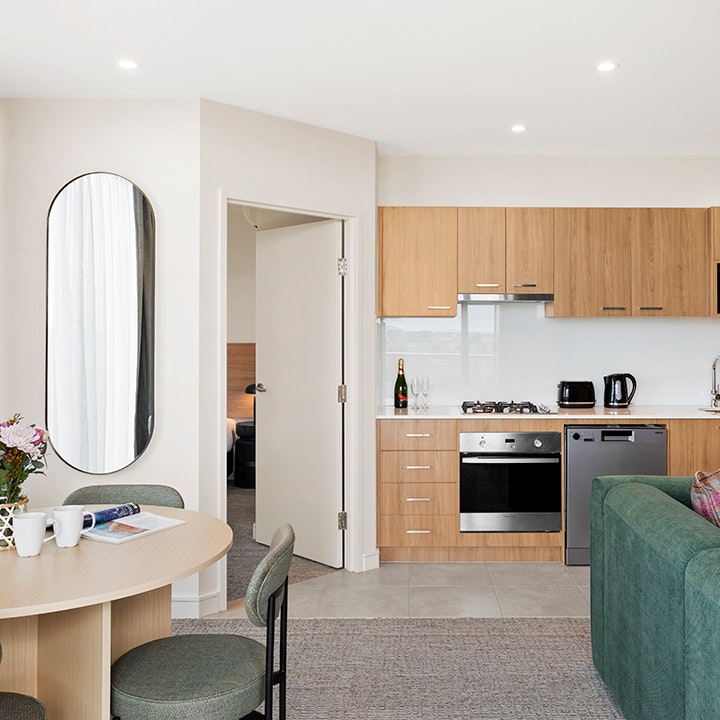 Quest Ivanhoe Deluxe Dining and Living