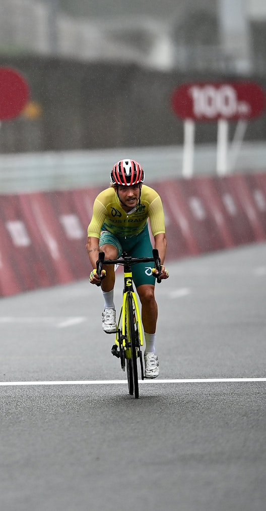 Alistair Donohoe riding at Tokyo Paralympics